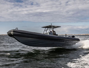bateau pneumatique hors-bord 1