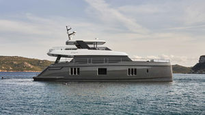 motor-yacht catamaran