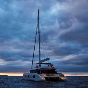 motor-yacht catamaran