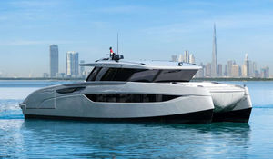 motor-yacht catamaran