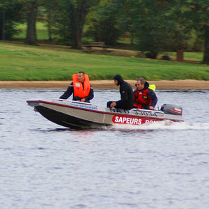 bateau professionnel bateau de surveillance