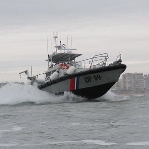 bateau professionnel bateau de surveillance