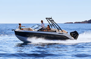 day-cruiser bow-rider