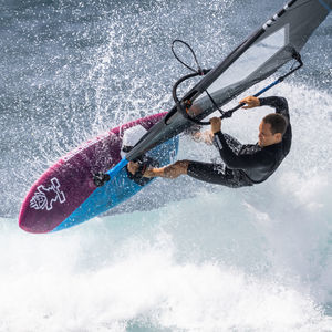 planche à voile de vagues