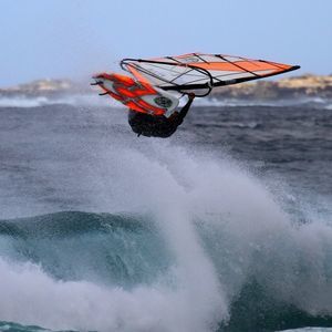 planche à voile de vagues
