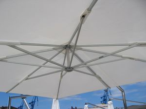 parasol pour motor-yacht