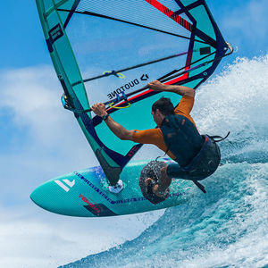 planche à voile de vagues