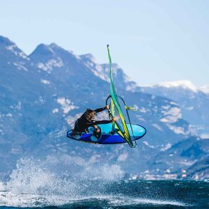 planche à voile de vagues