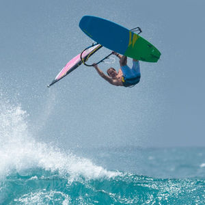 planche à voile de vagues