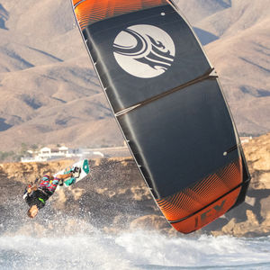 aile de kitesurf C-shape