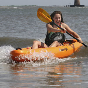 kayak sit-on-top / rigide / de randonnée / d'eau vive