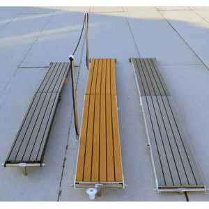 passerelle d'embarquement pour navire / pour yacht / pour barge / pliante