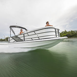bateau ponton hors-bord 1