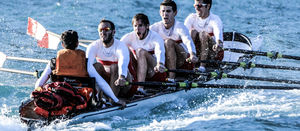 bateau d'aviron de course