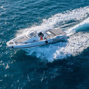 bateau pneumatique stern-drive 1