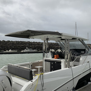 casquette de timonerie pour bateaux à moteur 1