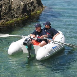 bateau pneumatique hors-bord 1