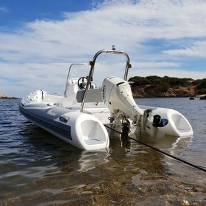 bateau pneumatique hors-bord