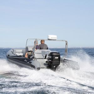 bateau pneumatique hors-bord 1