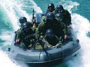 bateau professionnel hors-bord 1