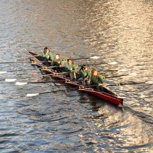 bateau d'aviron de course