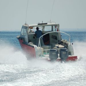 bateau de support pour la plongée