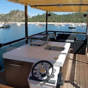 bateau ponton hors-bord 1