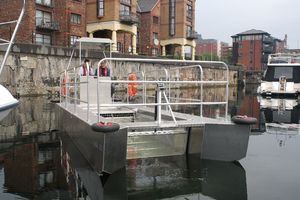 bateau de récupération des hydrocarbures 1