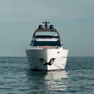 motor-yacht de croisière / à fly / en fibre de verre / coque planante