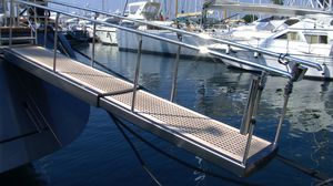 passerelle pour bateau