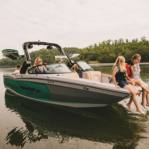deck-boat in-bord