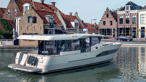 vedette de croisière côtière