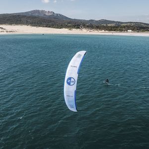 aile de kitesurf C-shape