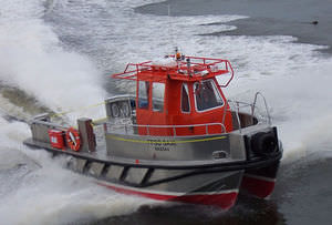 bateau pour manutention de câbles et tuyaux 1