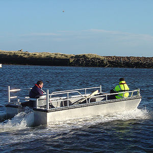 bateau de récupération des hydrocarbures 1