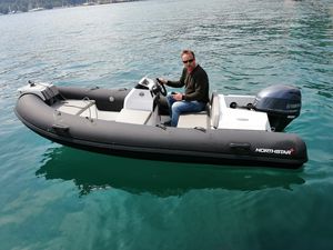 bateau pneumatique hors-bord / RIB / à console centrale / annexe pour yacht