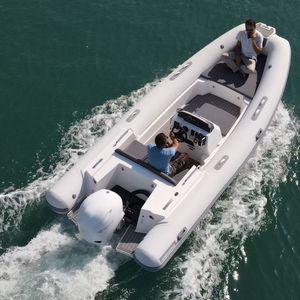bateau pneumatique hors-bord 1