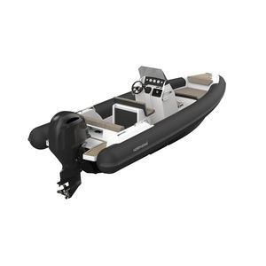 bateau pneumatique hors-bord