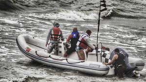 bateau pneumatique hors-bord