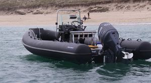 bateau pneumatique hors-bord 1
