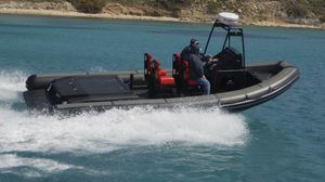 bateau de surveillance 1