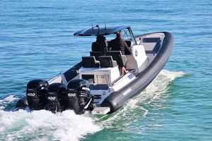 bateau pneumatique hors-bord 1