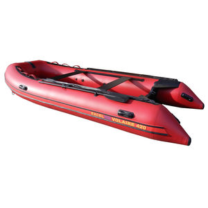 bateau pneumatique hors-bord