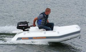 bateau pneumatique hors-bord 1
