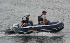 bateau pneumatique hors-bord 1