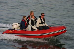 bateau pneumatique hors-bord 1