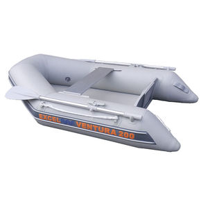 bateau pneumatique hors-bord