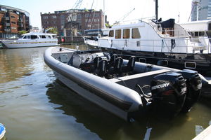 bateau professionnel hors-bord