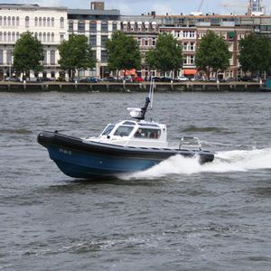 bateau de surveillance