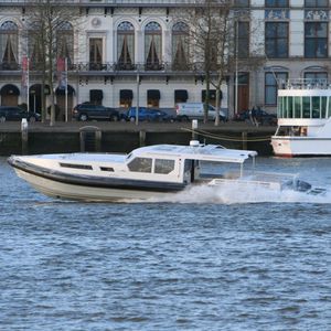bateau de surveillance